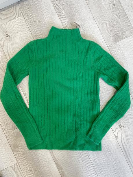 Zelený chlpatý sveter, s