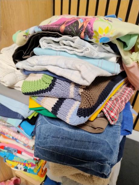 Balíky oblečenia, 122–134