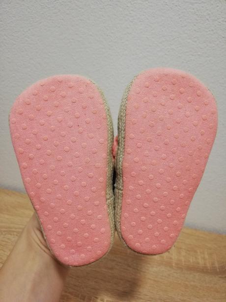 Zlaté trblietavé topánky, <17