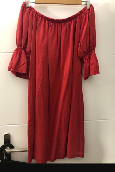 Saty s odhalenymi ramenami, s