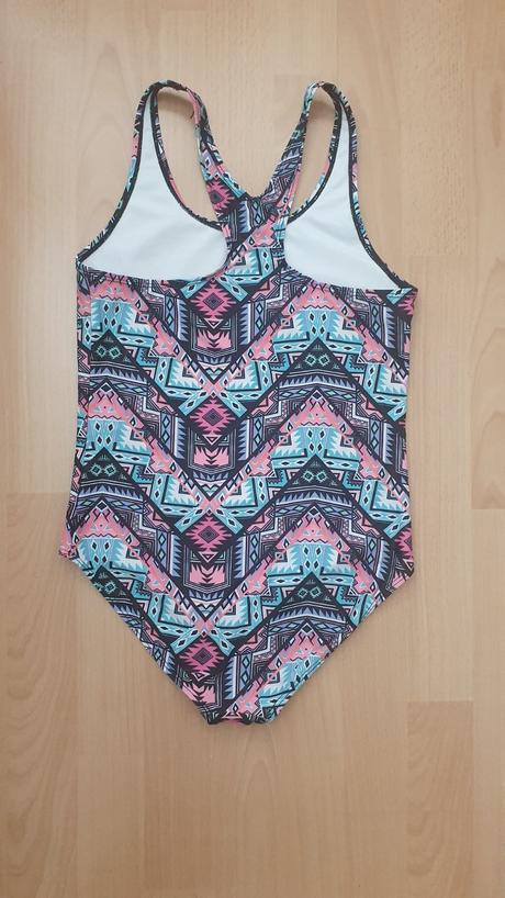 Dievčenské plavky, 152