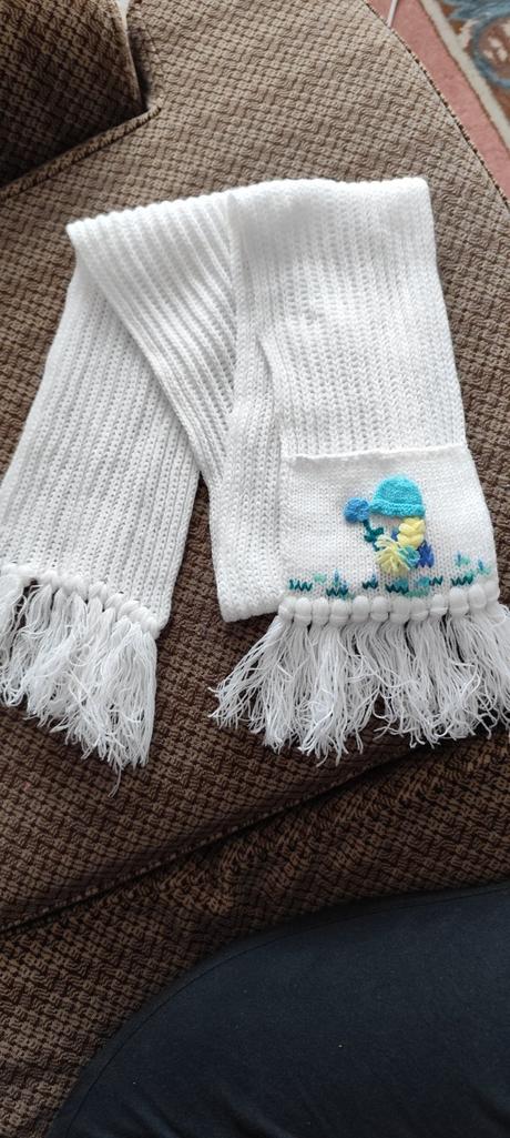 Biely šal s 3d dievcatkom, 128