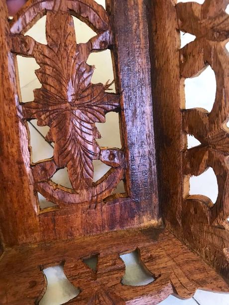 Drevený vyrezávaný podnos, 