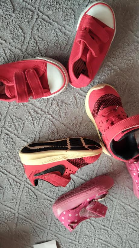 Dievčenské topánky, 19