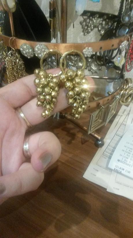 Zlaté náušnice bižu, 