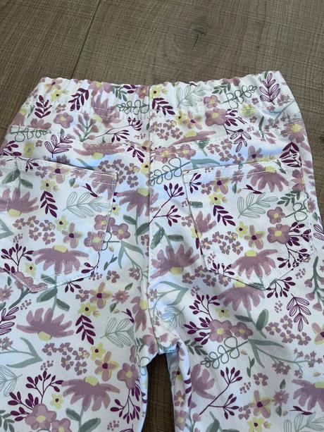 Kvietkované džegínsy, lupilu,104