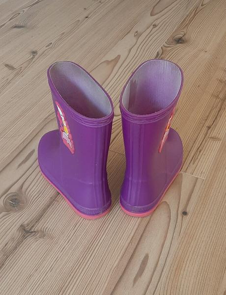 Talking angela gumáky, 25