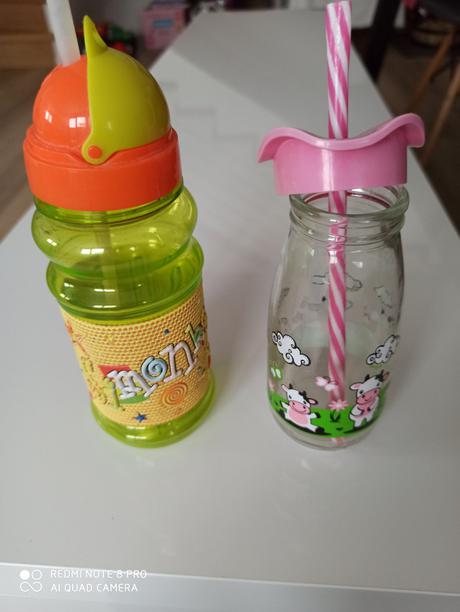 Fľašky na pitie pre dievčatko,