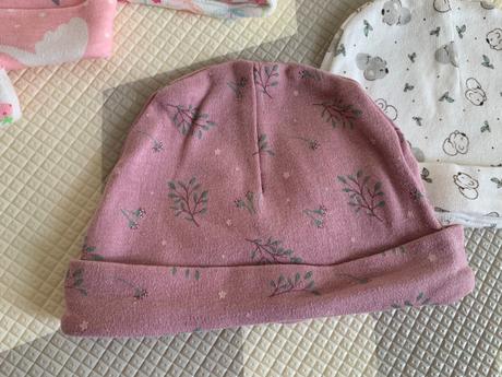 6 ks dojčenských čiapok, <50