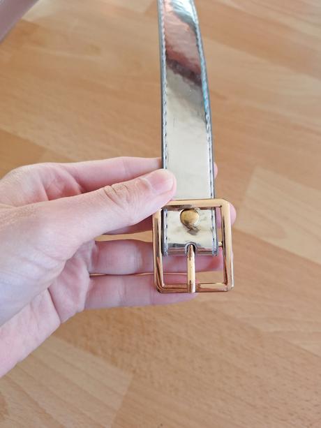 Tenký strieborný opasok, 