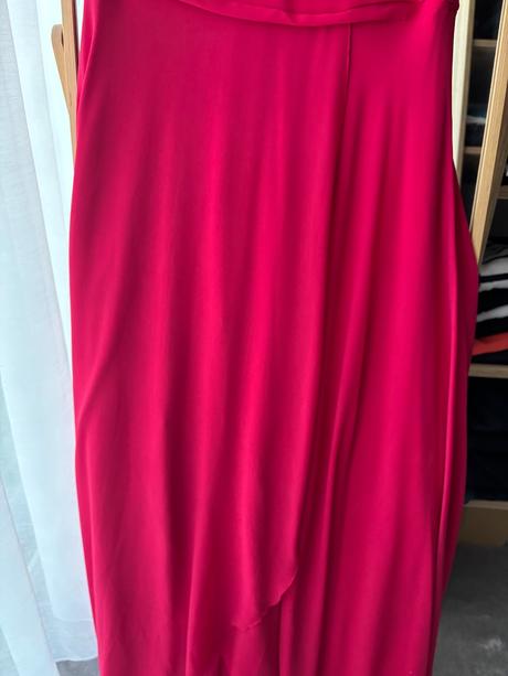 Malinove spoločenské šaty, 42