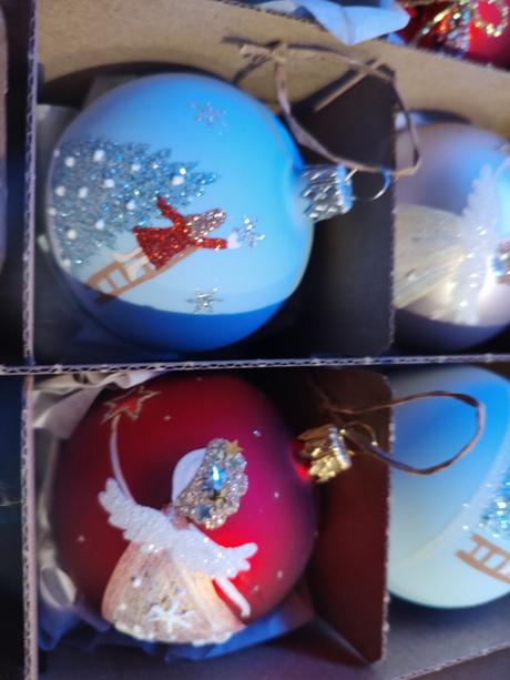 Sklenené vianocne ozdobky,