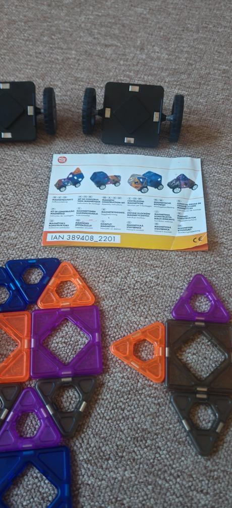 Stavebnica magnetická,