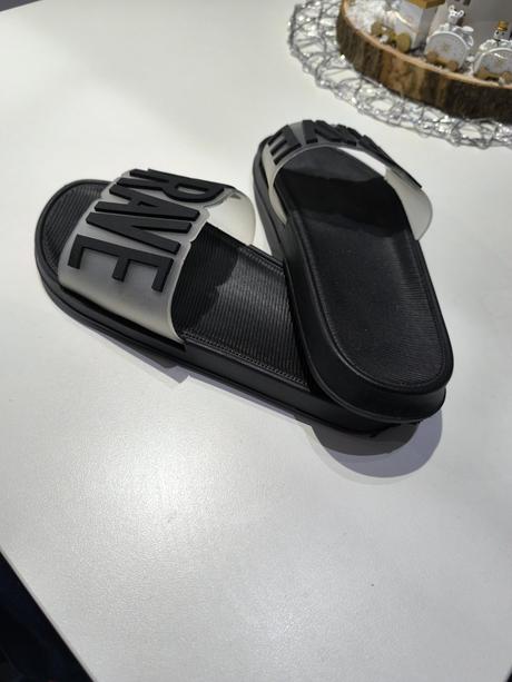 Dámske šľapky-nové, 39