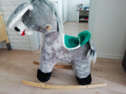 Krasny hojdaci oslik, 