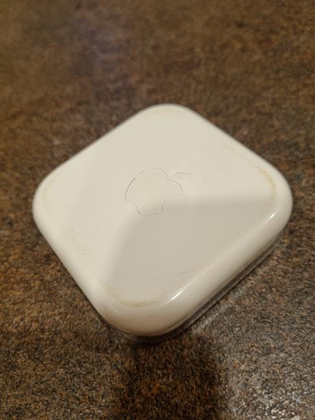 Krabička na slúchadlá  apple, apple