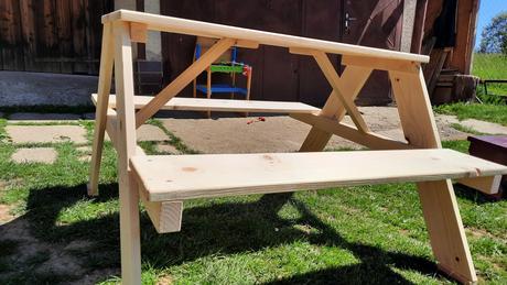 Handmade dreveny stôl s lavičkami, 