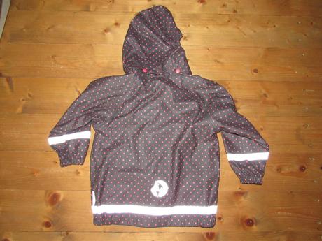 Bodkovaná bundička do dažďa, 110