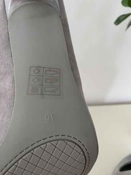 Svetlošedé lodicky, 36