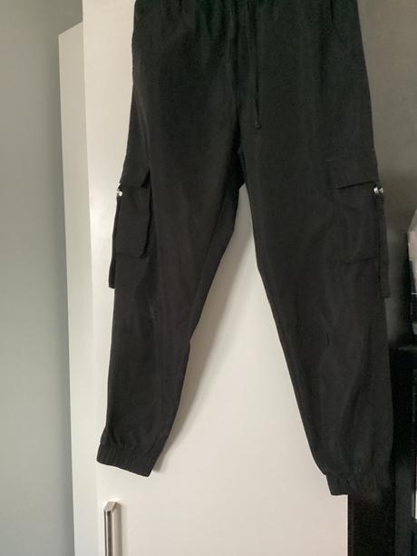 Kapsacove tepláky s poškodením, s