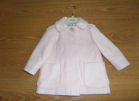 Ružový kabát s mopedmi, next,92