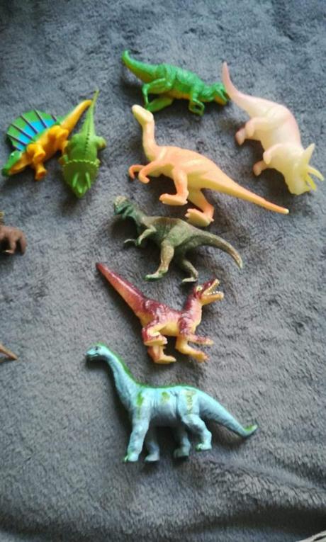 Dinosaurus 8kusov,