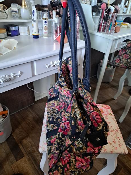 Kvetovana kabela, f&f