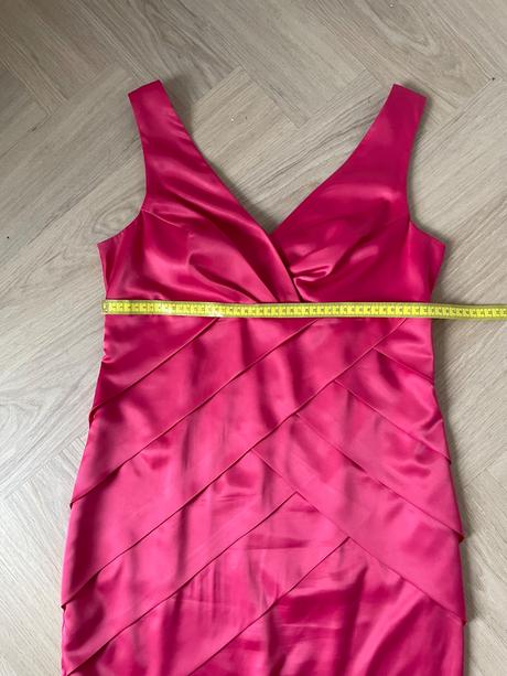 Velmi pekne, elegantne spolocenske saty, 42