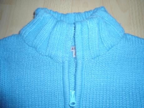 Bledomodry sveter, 164