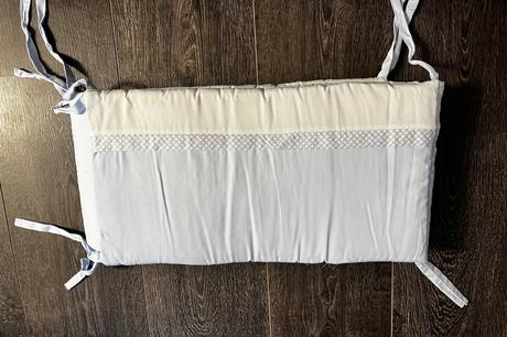 Mantinel okolo postielky modry,