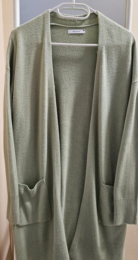 Zelený sveter, reserved,s