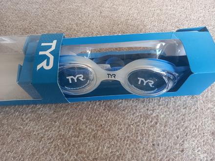 Nepoužité plavecké okuliare, 