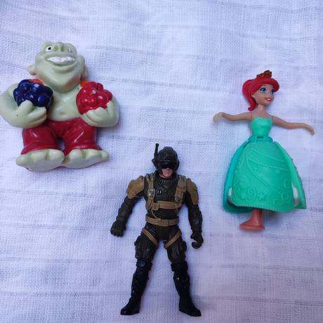 Rôzne figúrky, hračky, 