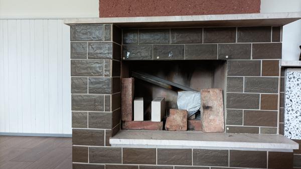 Kto vyrába dvierka na krb na mieru?