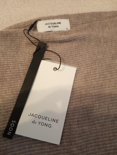 Krásny svetrík s motýlim strihom jacqueline de yon, m