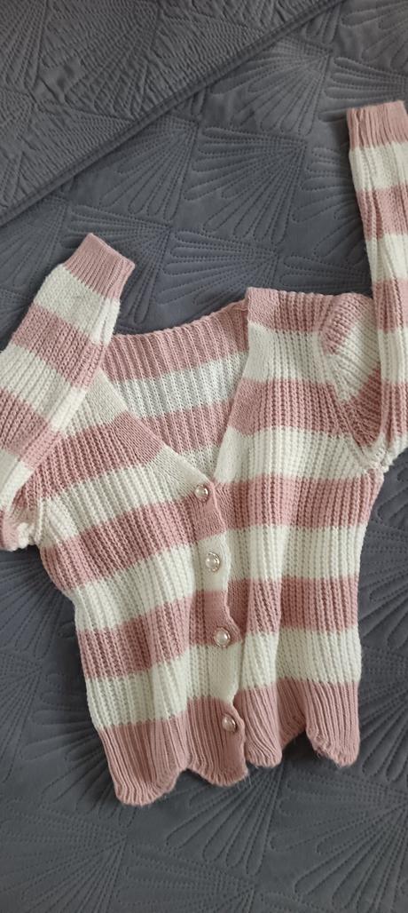 Krásny svetrík na zapínanie, 152