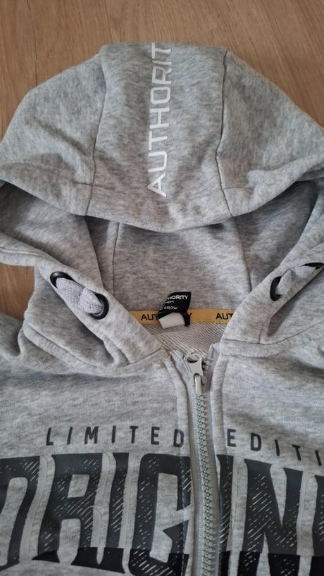 Mikina authority, authority,152