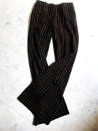 Rozšírené nohavice, 36