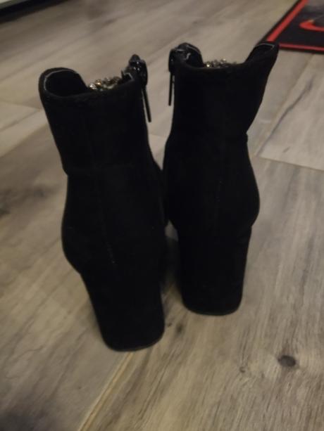 Semišové kotníkové čižmičky, 38