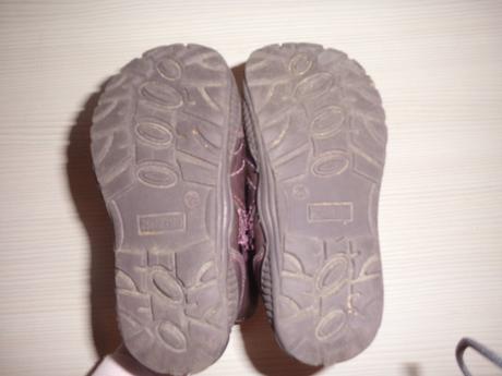 Tmavofialové čižmy s poštovným, 25