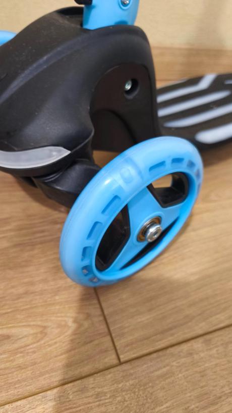 Kolobežka trojkolesová, 