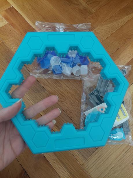 Hra tucniak na ladovci, 