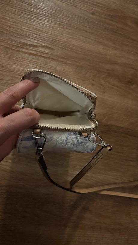 Taštička na mobil, baťa