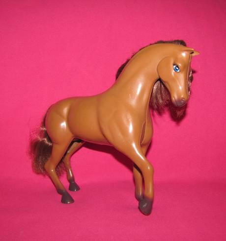 Plastový koník - hnedý, 
