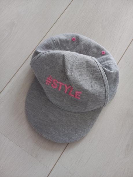 Dievčenská  šiltovka, kik,s