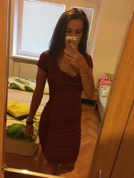 Priliehavé šaty, 34