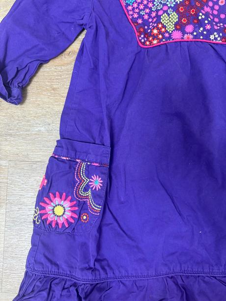 Fialové šaty butterfly, 110