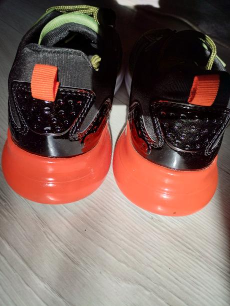 Nenosené tenisky, deichmann,33