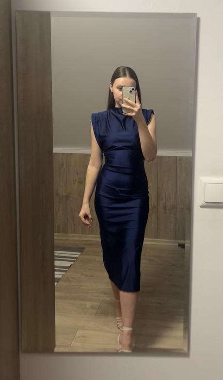 Priliehavé šaty, m / s