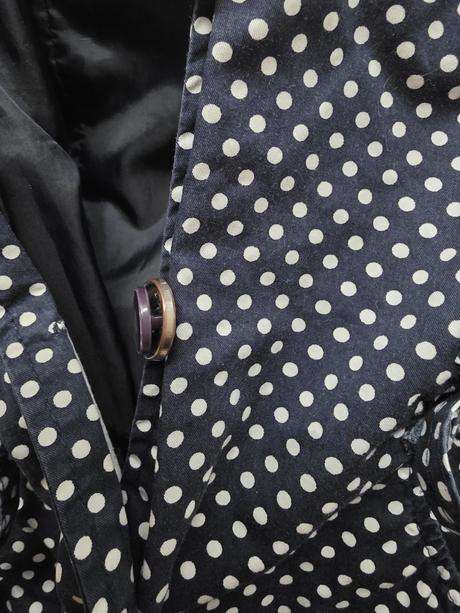 Modrobiely bodkovaný kabatik 116, 116